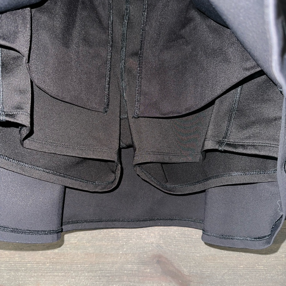 ATHLETA FAIRWAY GOLF SKORT. - Picture 3 of 7